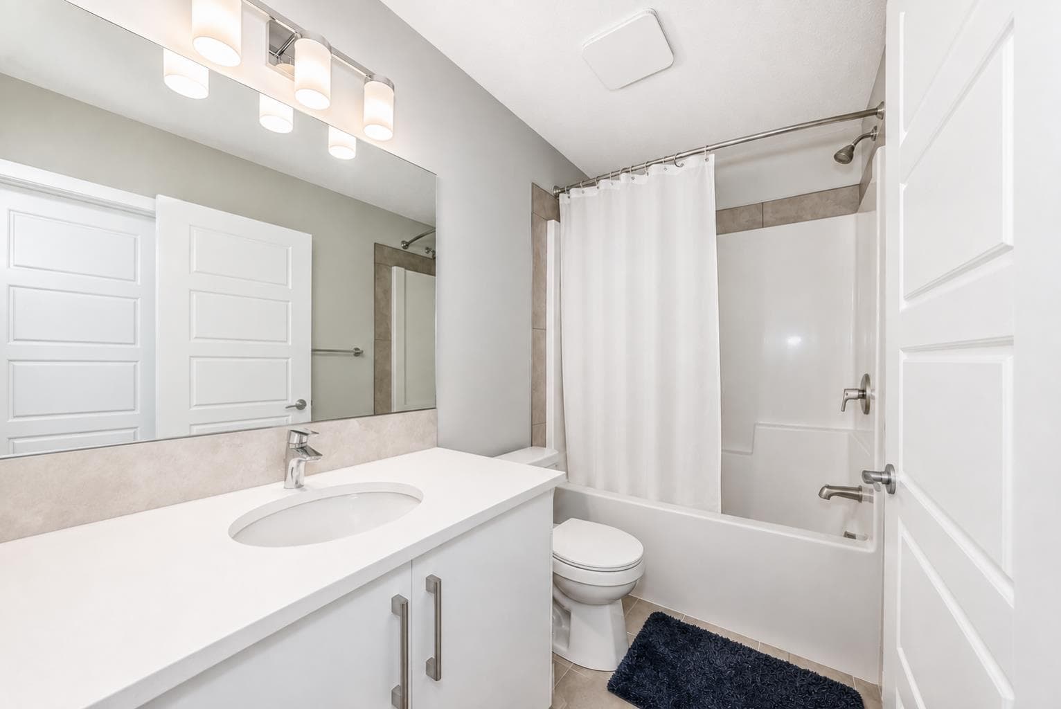 806, 32 Red Embers Parade NE
