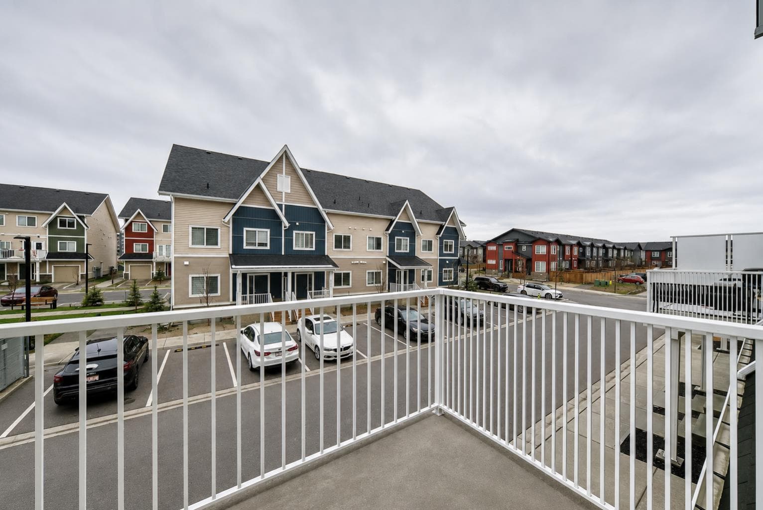 806, 32 Red Embers Parade NE