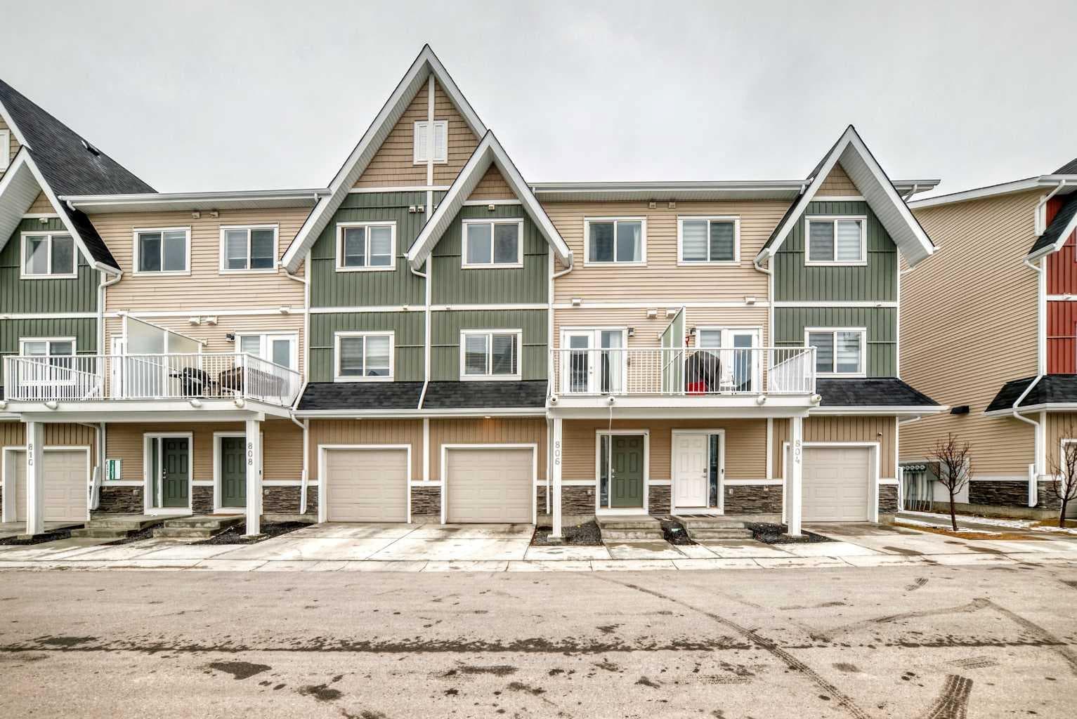 806, 32 Red Embers Parade NE