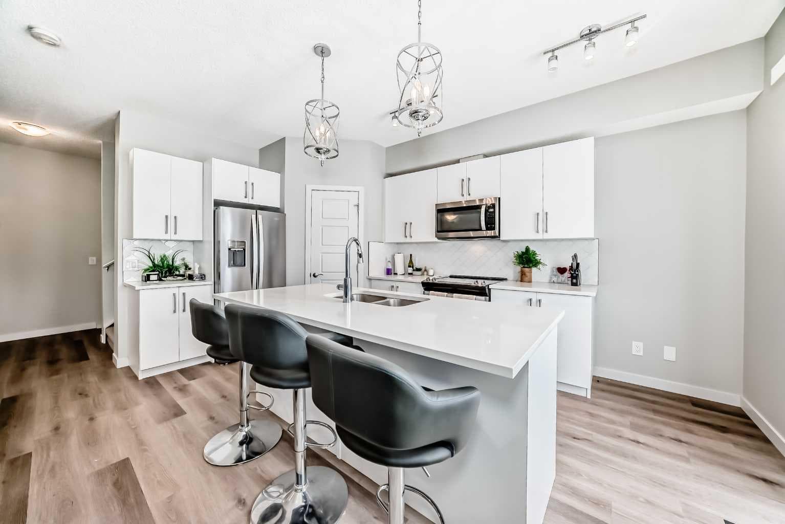 806, 32 Red Embers Parade NE