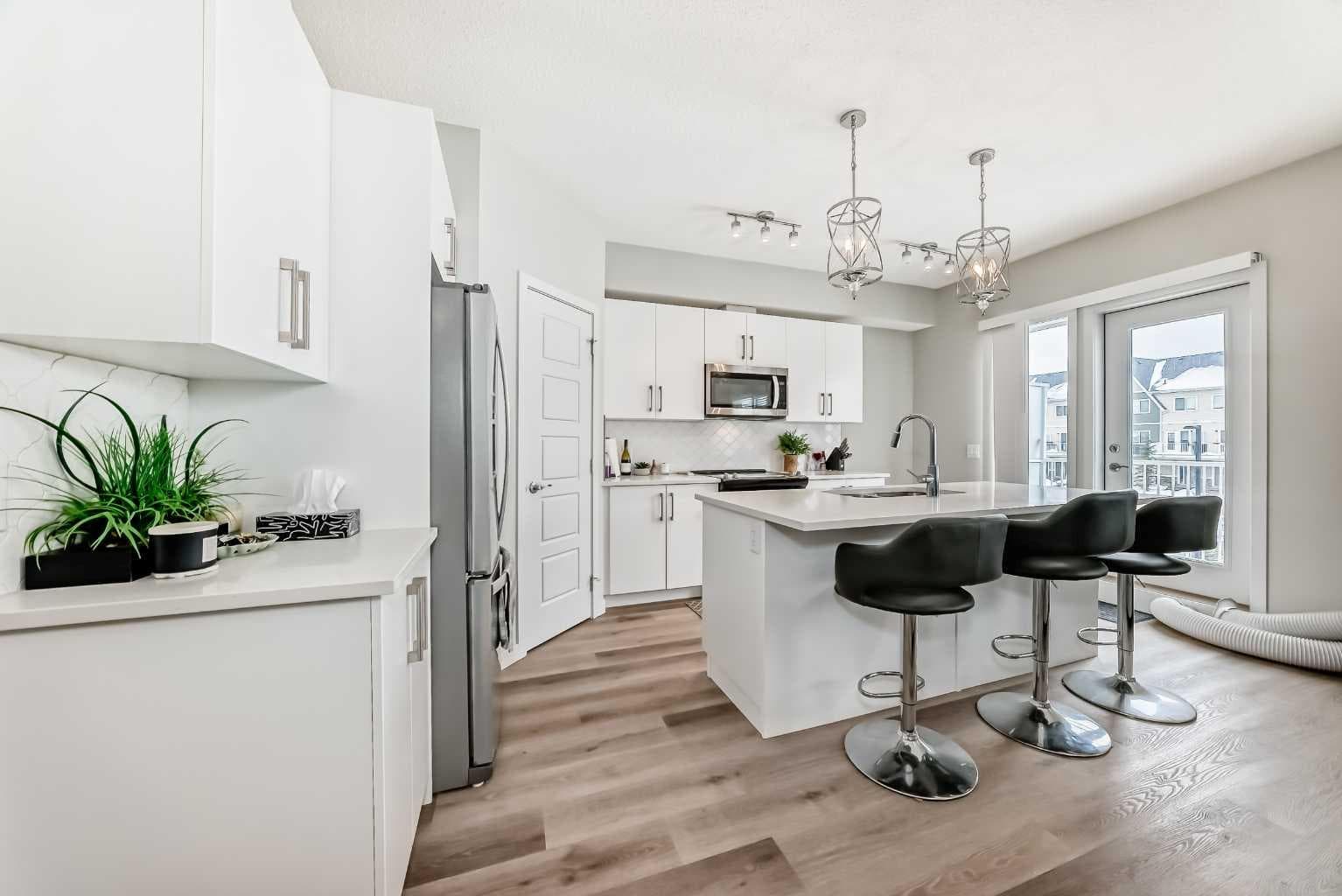 806, 32 Red Embers Parade NE