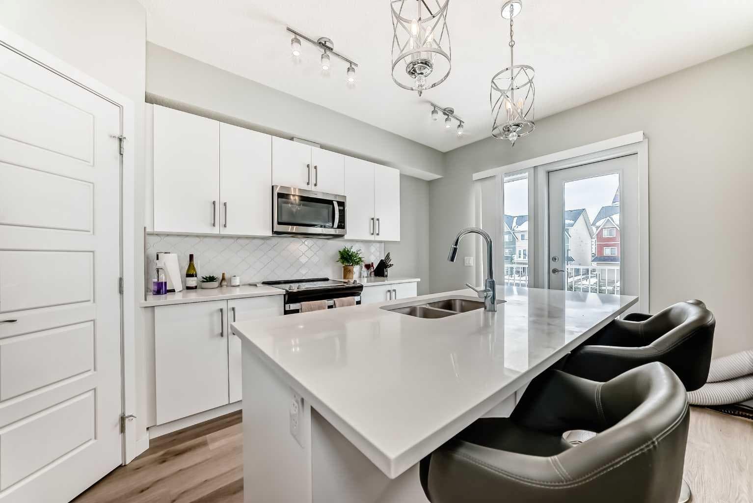 806, 32 Red Embers Parade NE