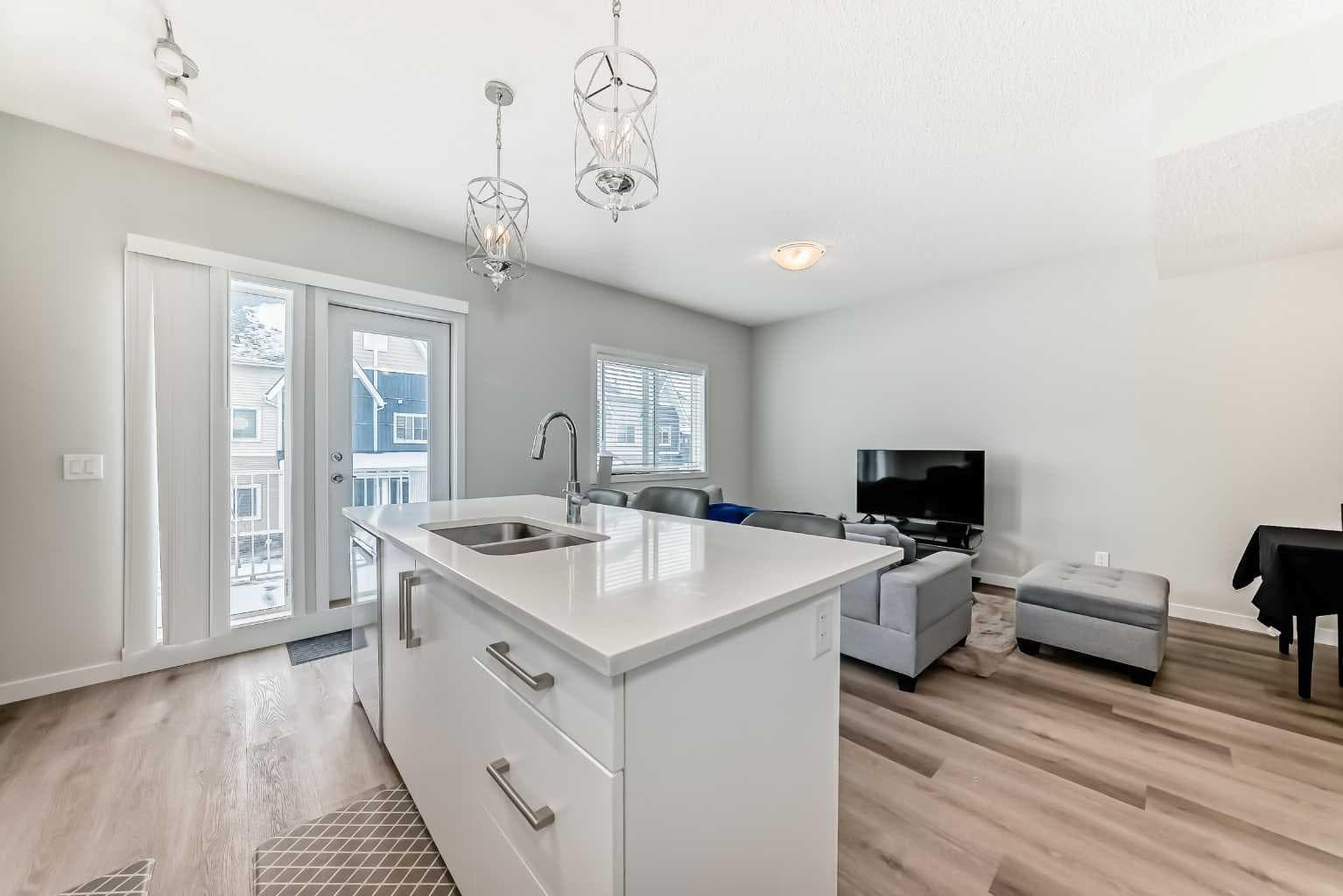806, 32 Red Embers Parade NE