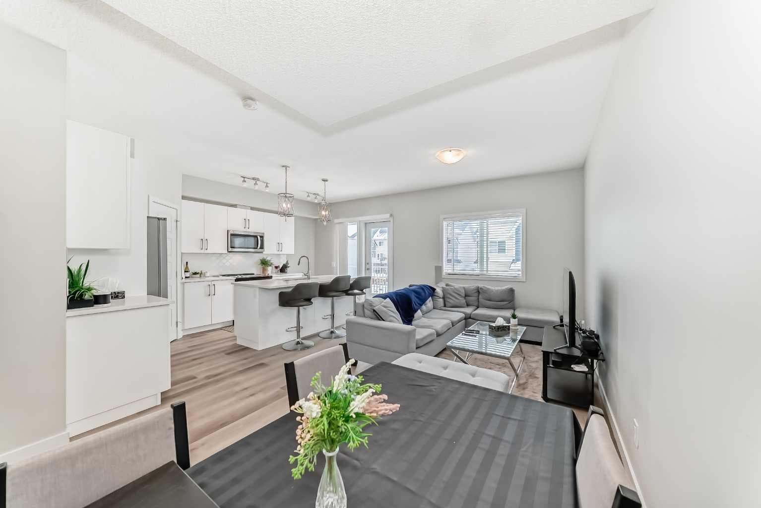 806, 32 Red Embers Parade NE