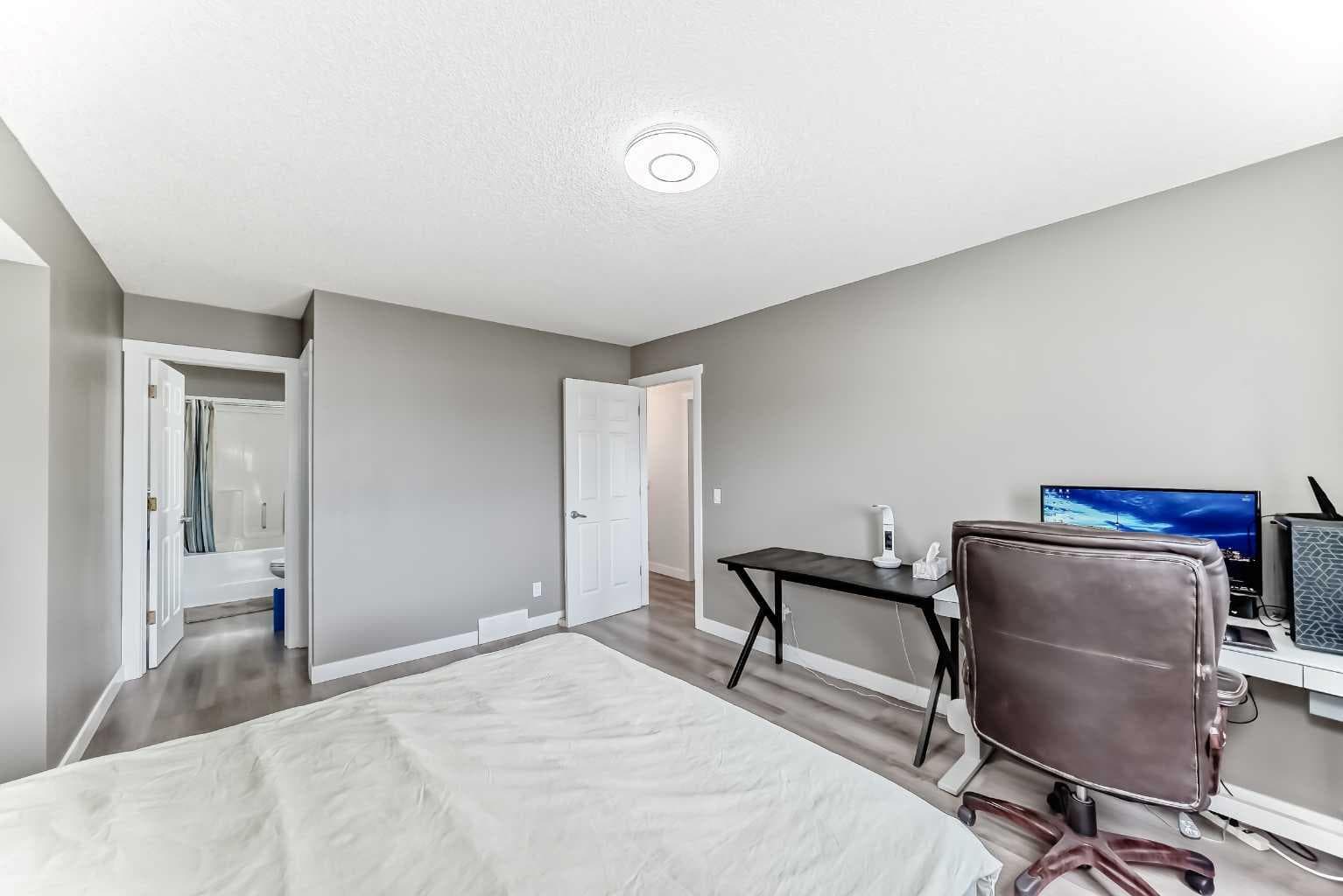 119 Citadel Meadow Grove NW