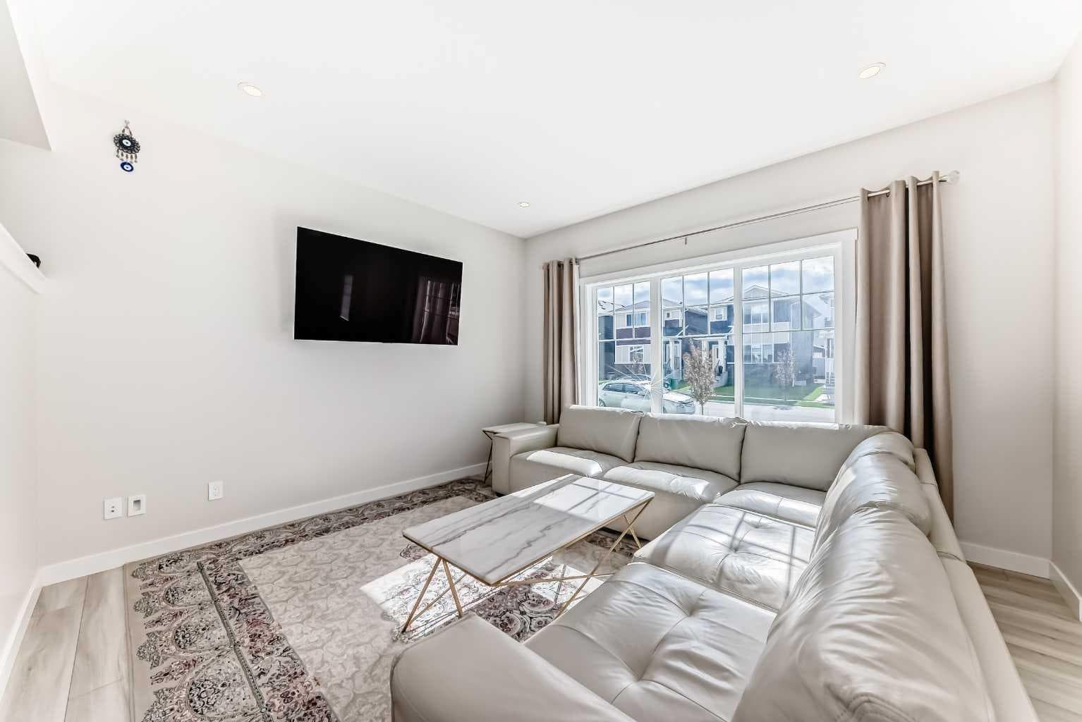 1104 Bayview Gardens SW