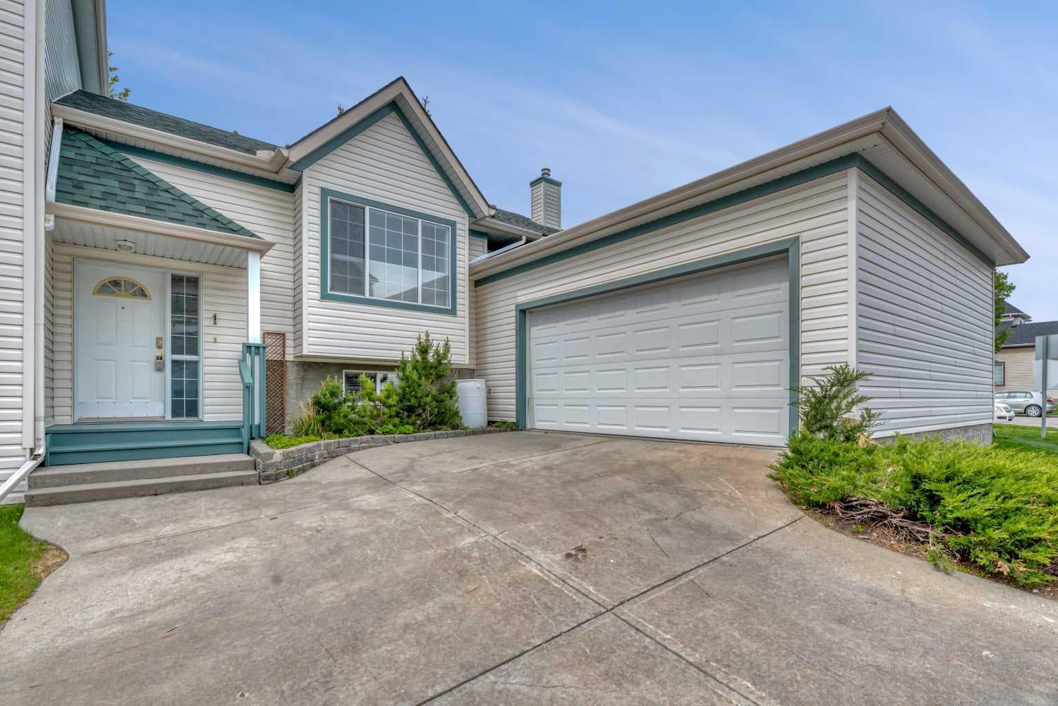 1, 15 Rocky Ridge Gate NW