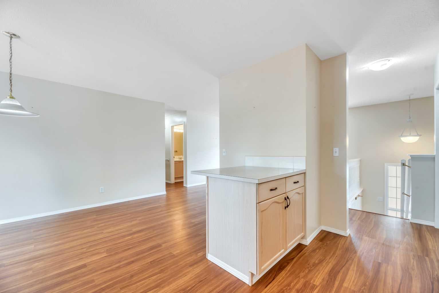 1, 15 Rocky Ridge Gate NW