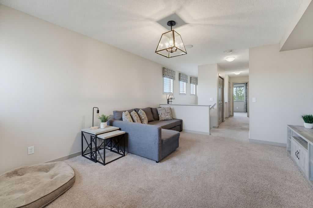 590 River Heights Crescent 