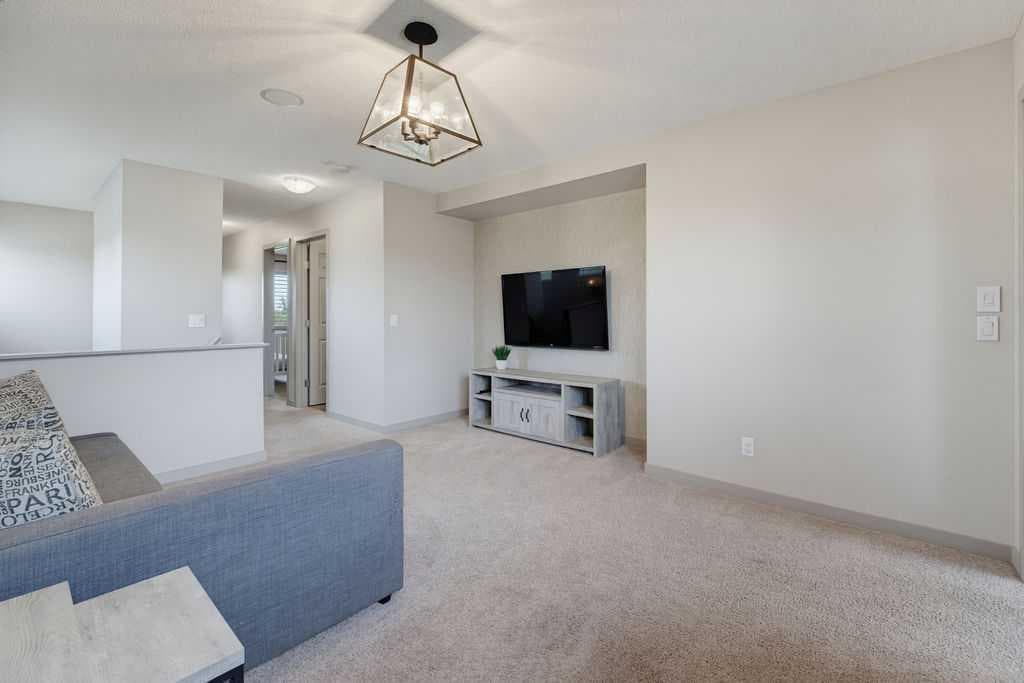 590 River Heights Crescent 