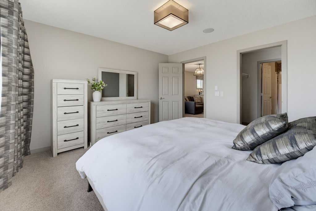590 River Heights Crescent 