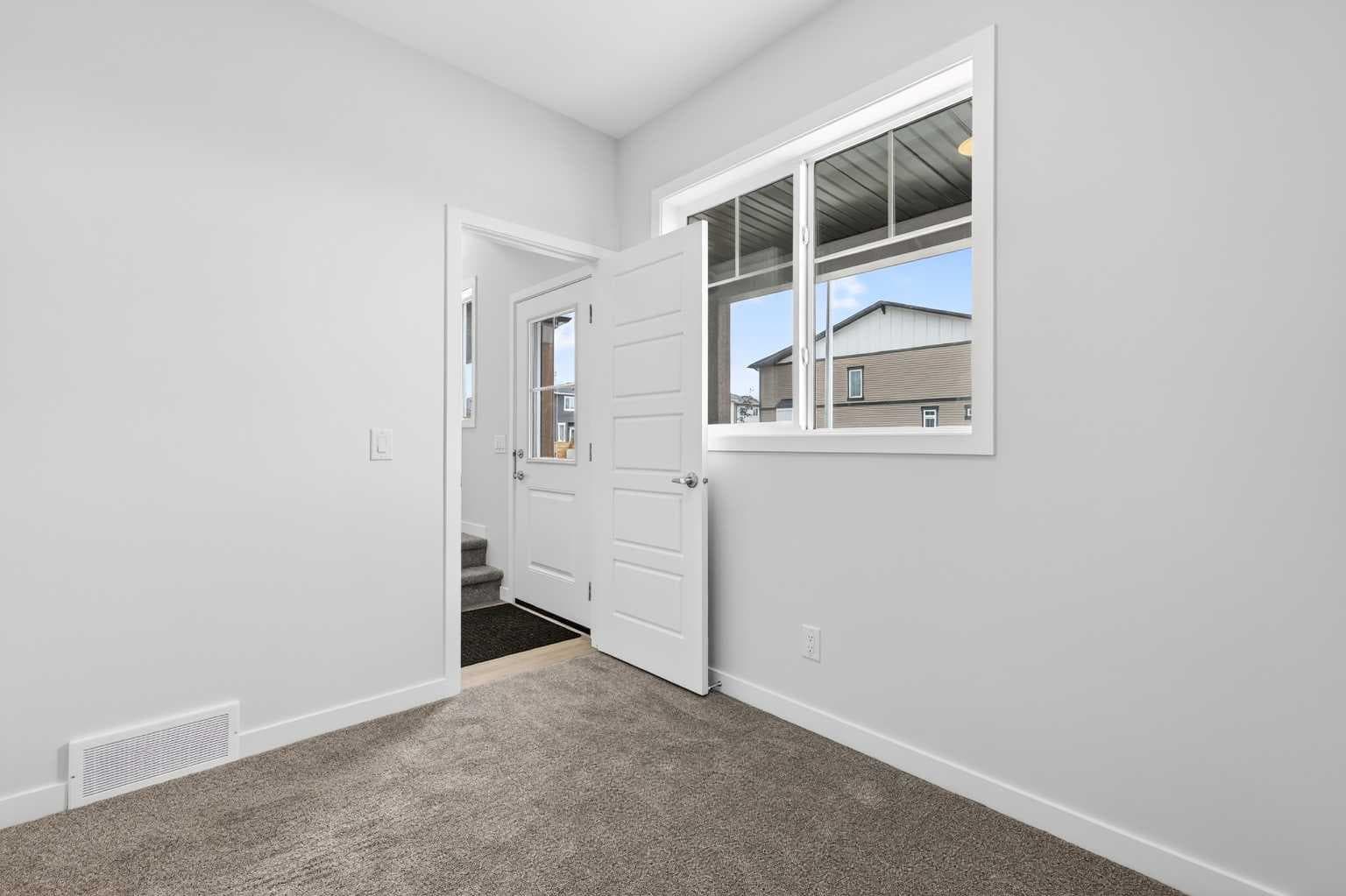 6 Hotchkiss Parade SE