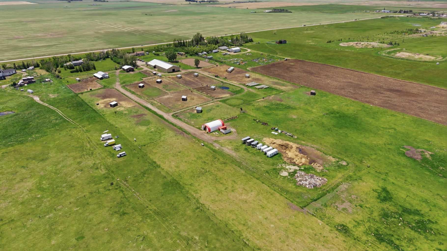 283080 & 283082 Township Road 254  
