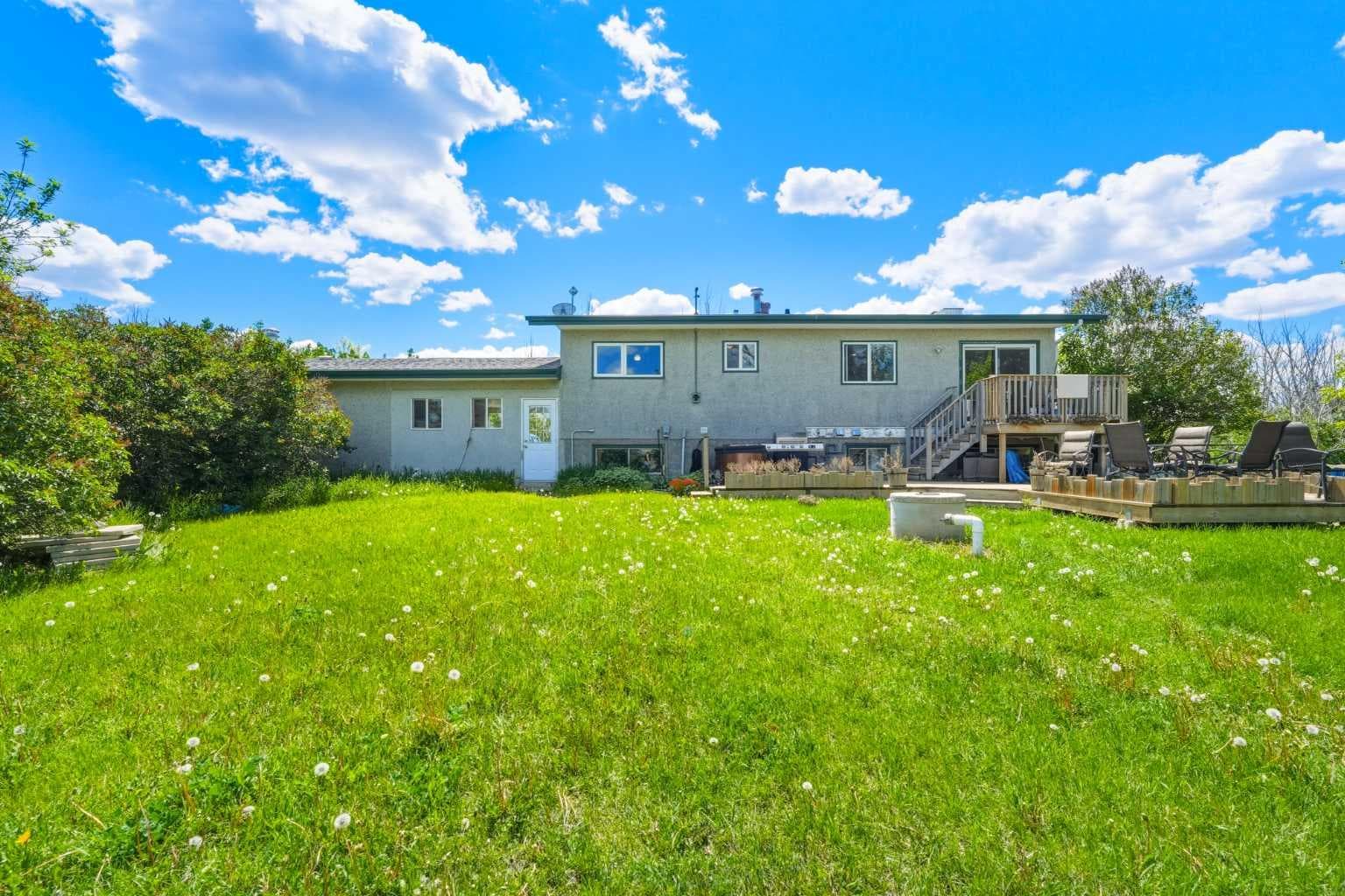 283080 & 283082 Township Road 254  