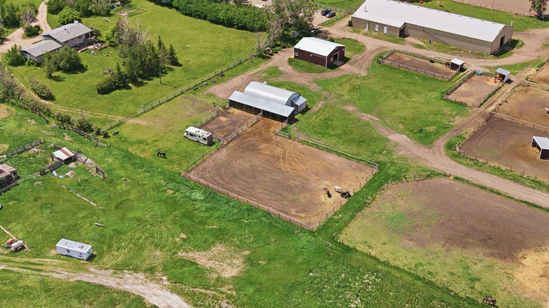283080 & 283082 Township Road 254  