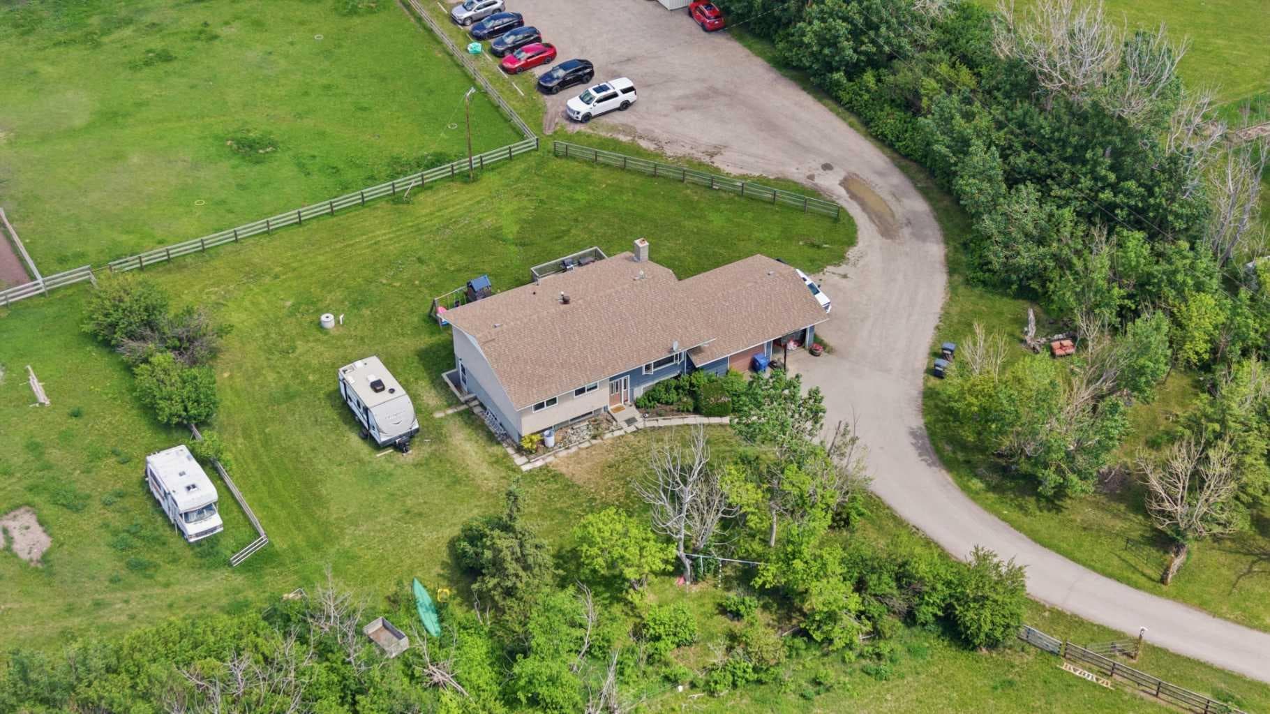 283080 & 283082 Township Road 254  