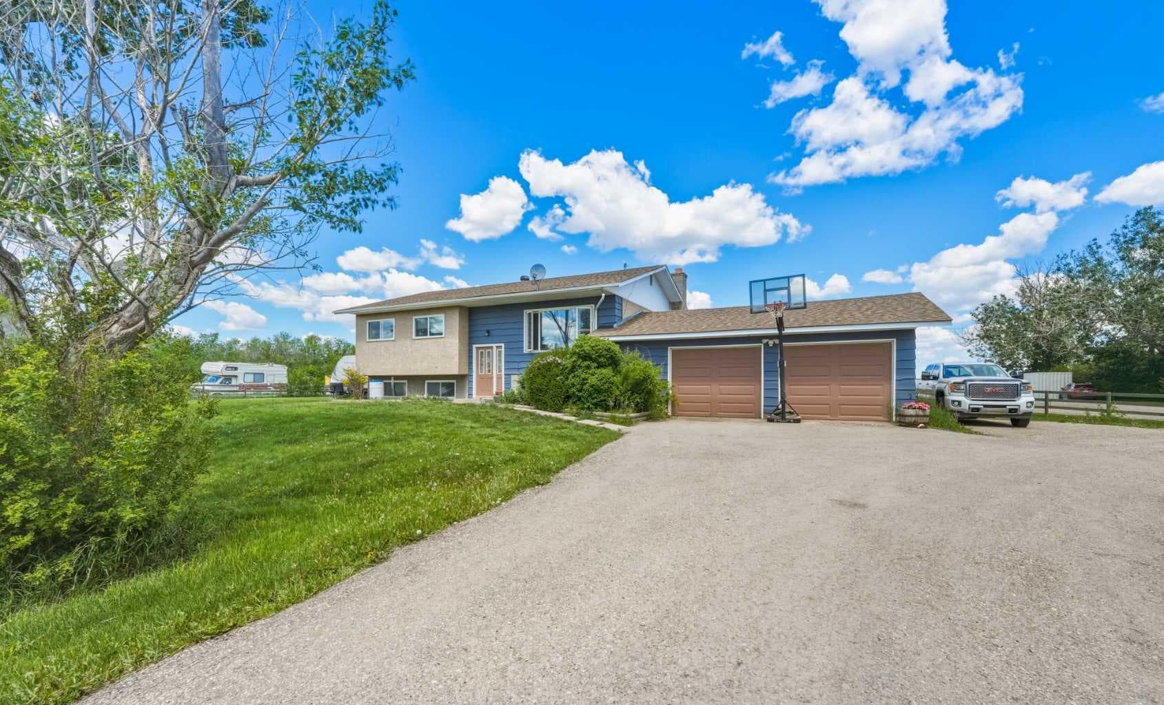 283080 & 283082 Township Road 254  
