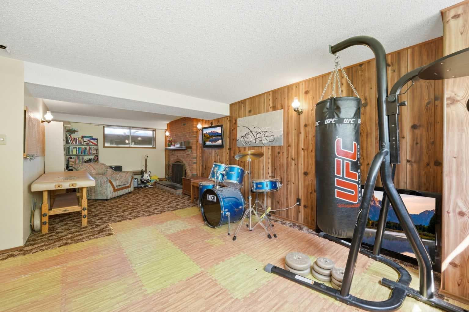 283080 & 283082 Township Road 254  