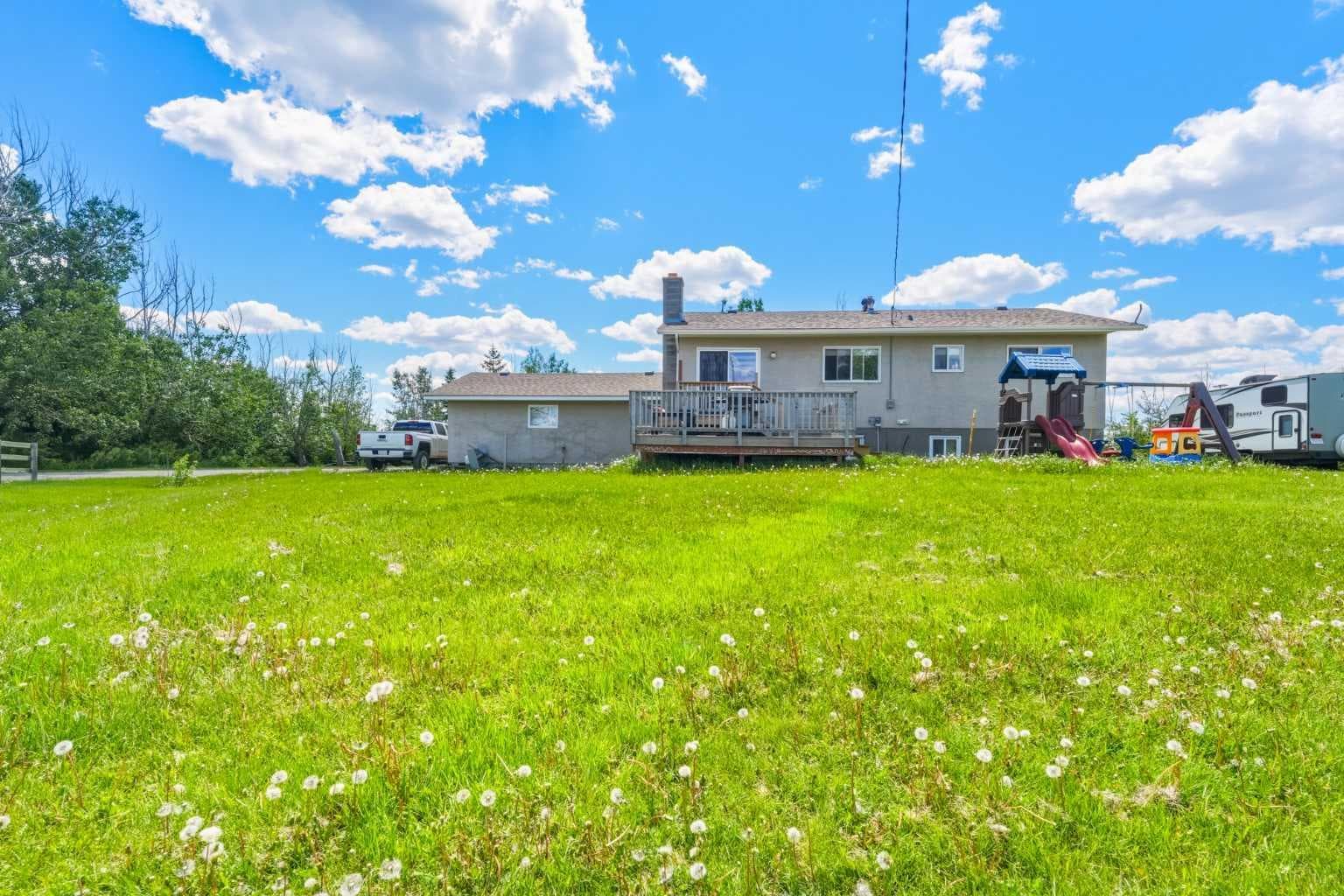 283080 & 283082 Township Road 254  