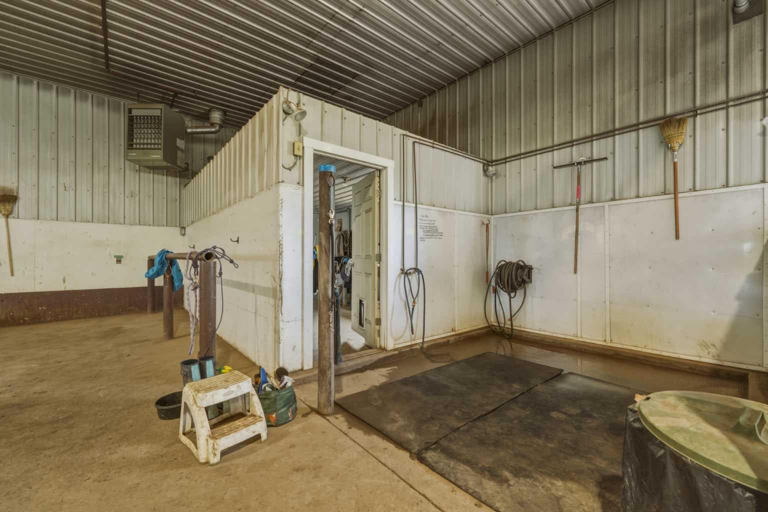 283080 & 283082 Township Road 254  