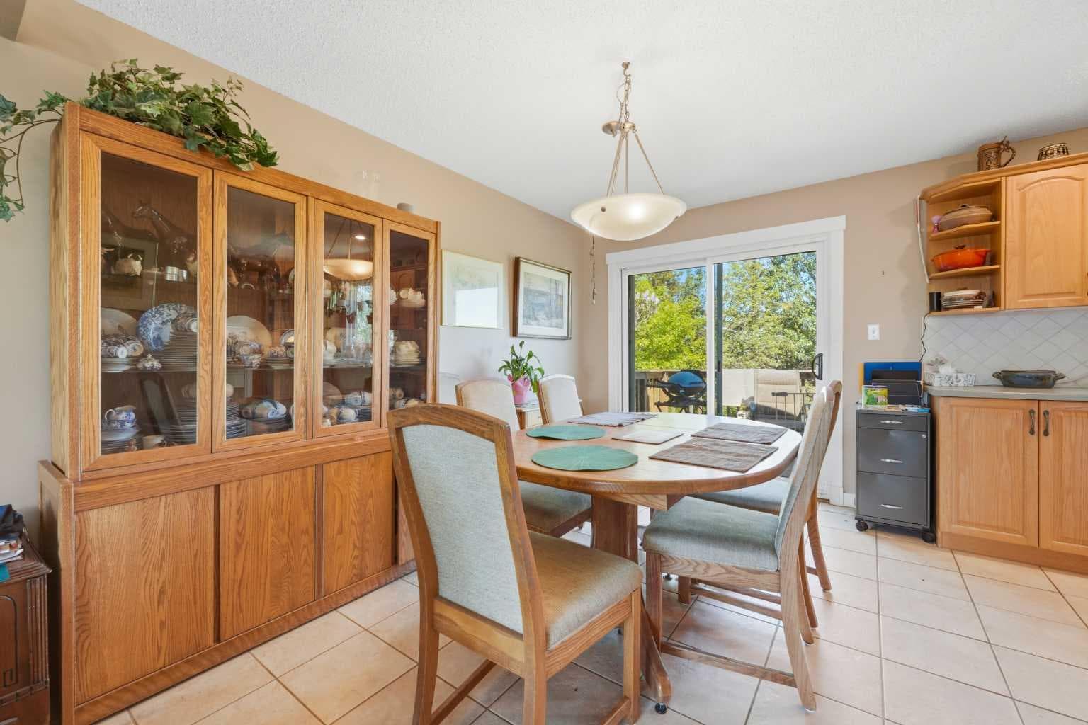 283080 & 283082 Township Road 254  
