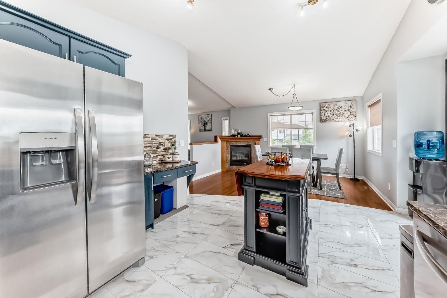 98 Canoe Square SW