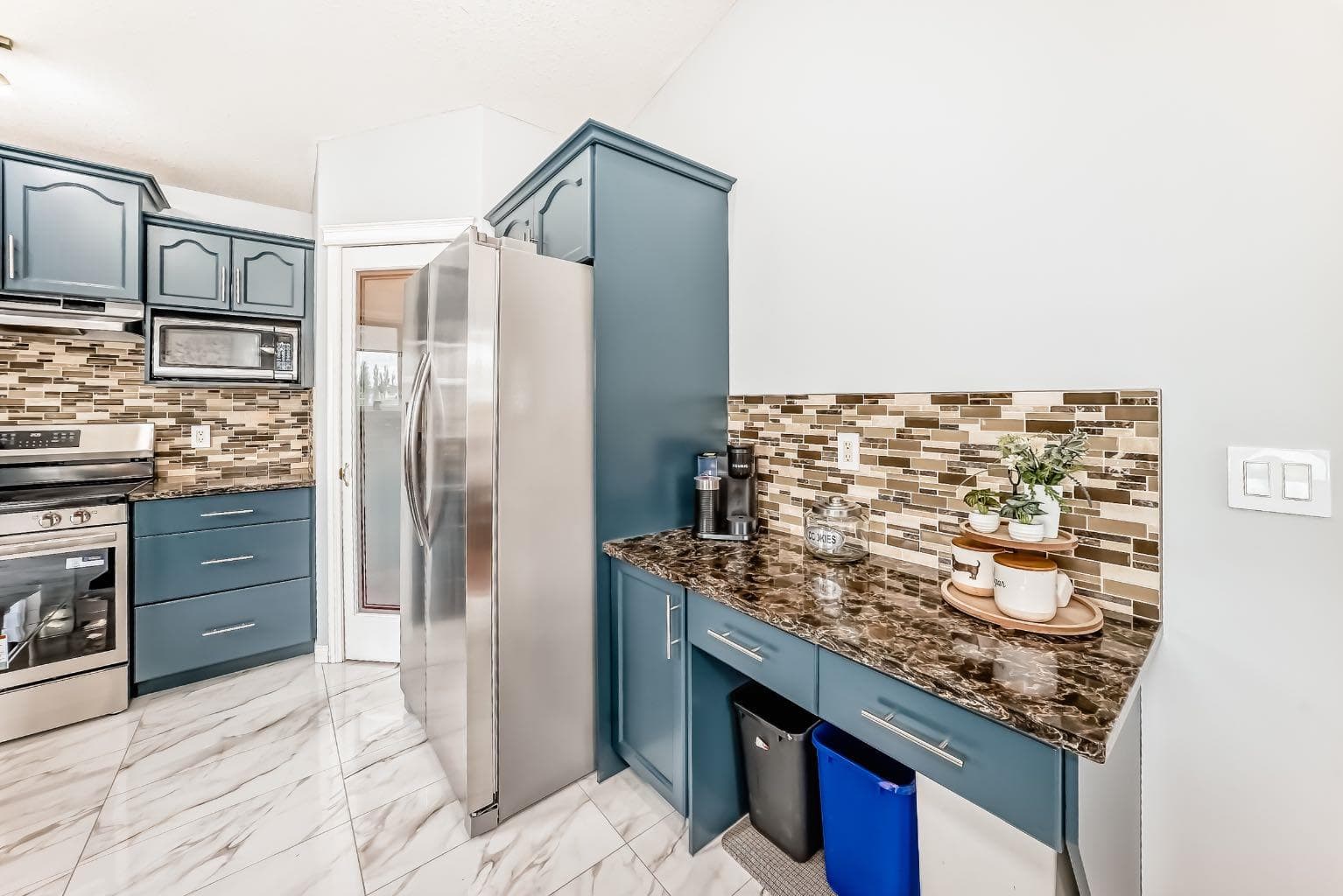 98 Canoe Square SW