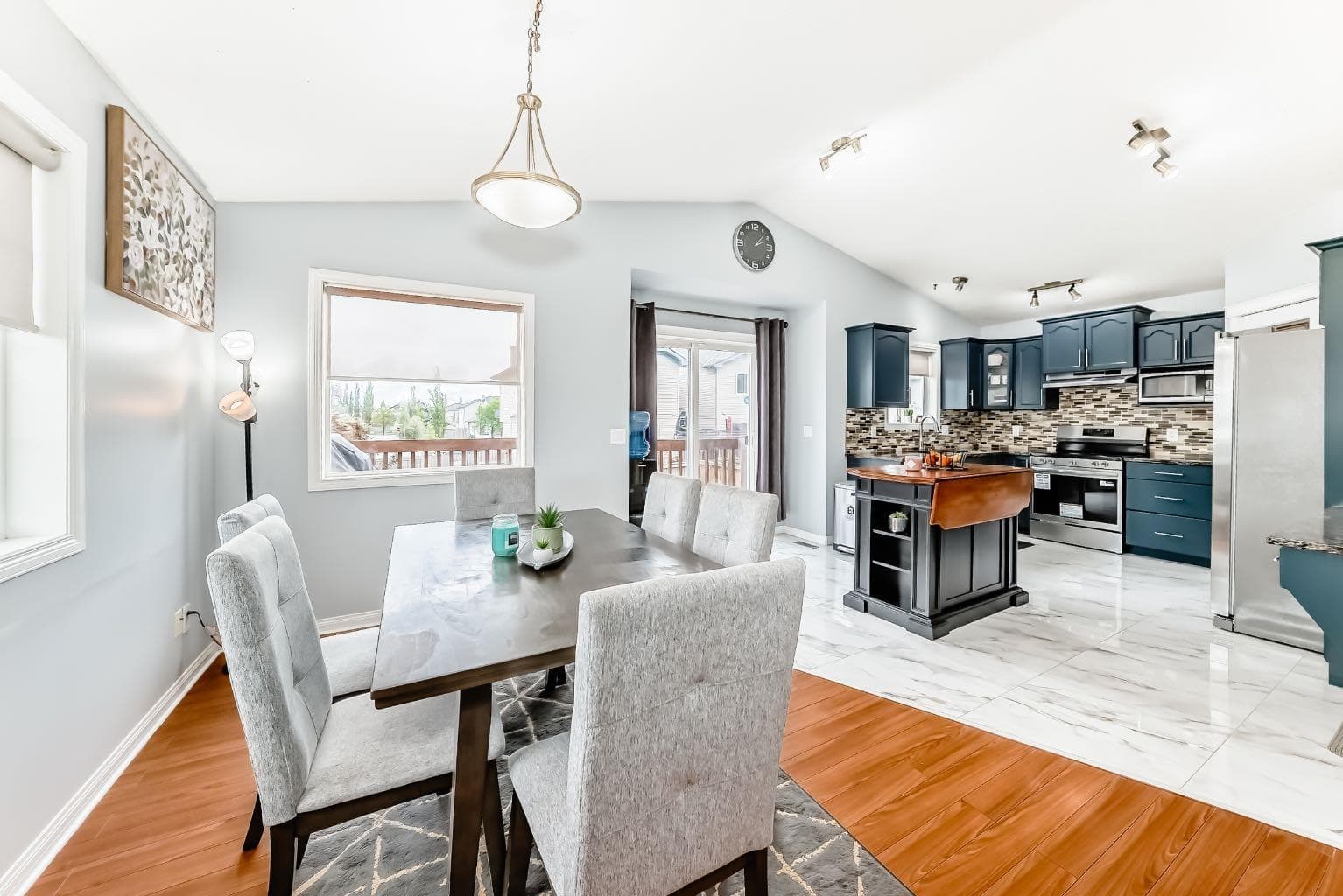 98 Canoe Square SW