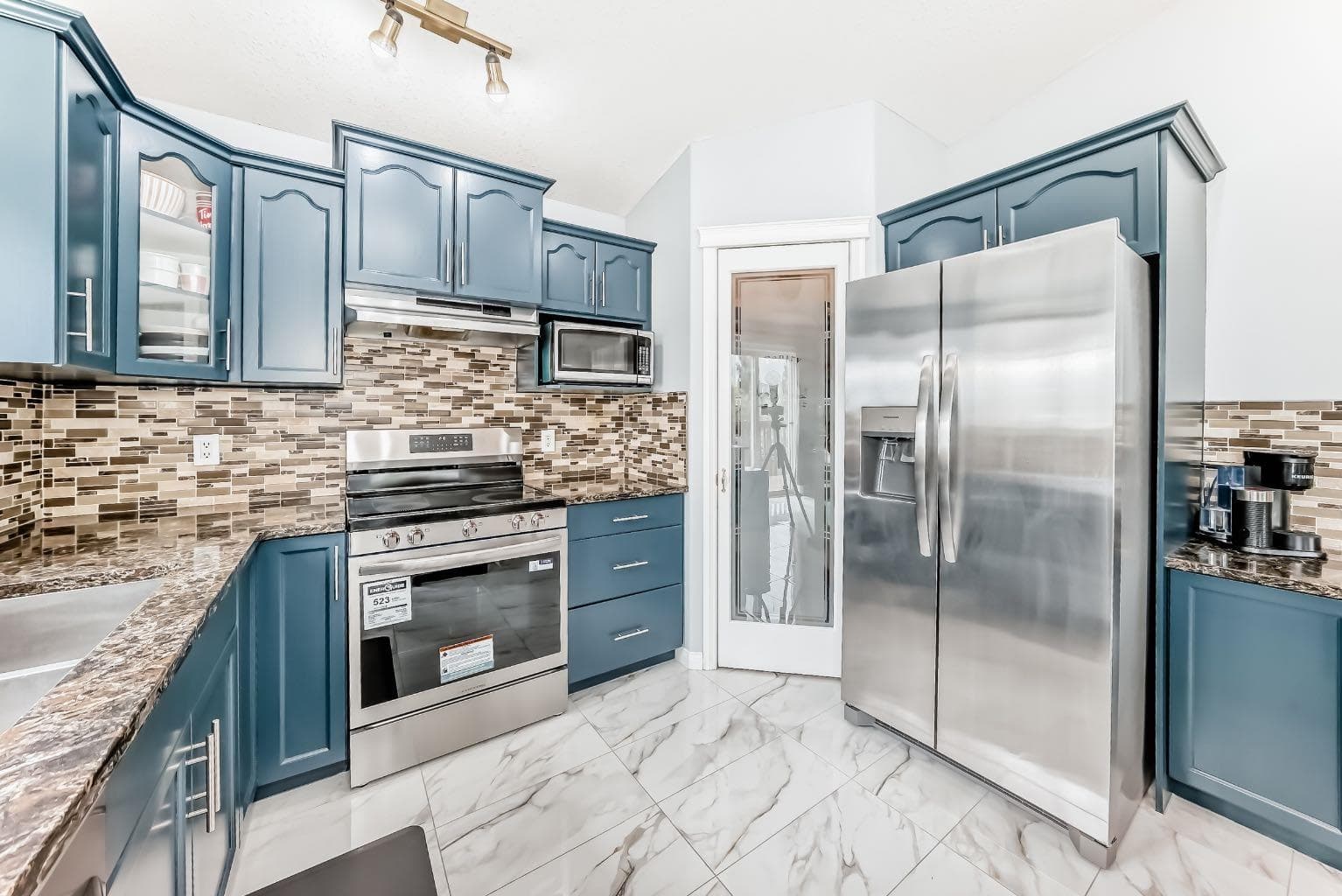 98 Canoe Square SW