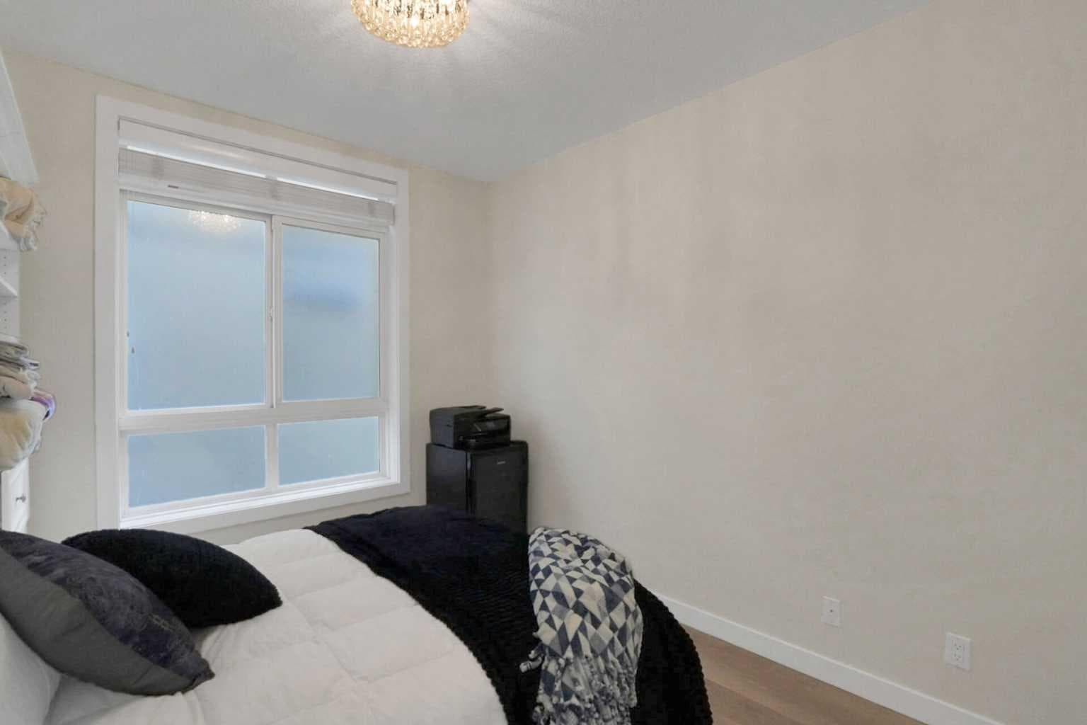 205, 540 5 Avenue NE