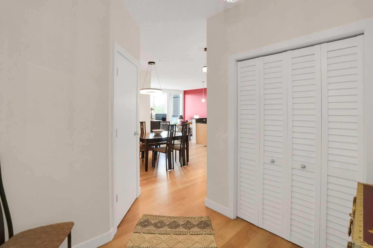 205, 540 5 Avenue NE