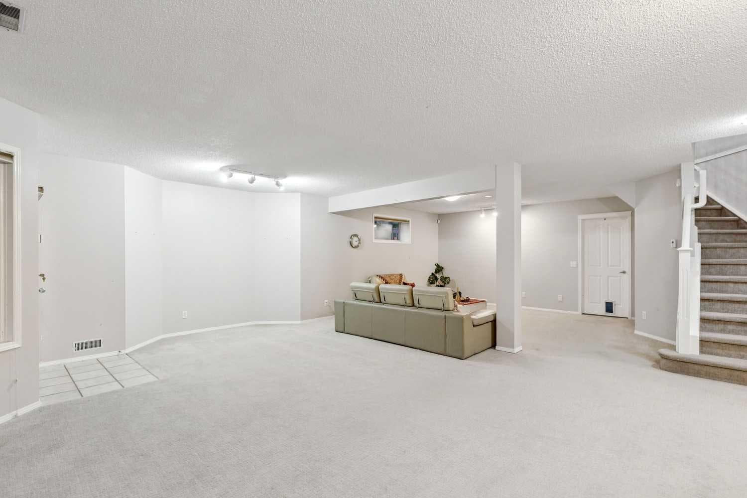 5 Royal Crest Terrace NW