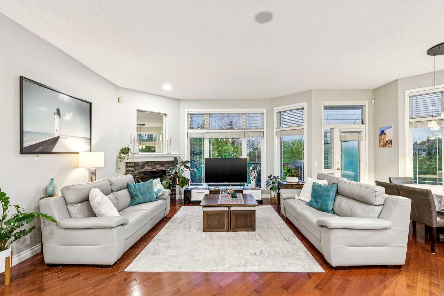5 Royal Crest Terrace NW