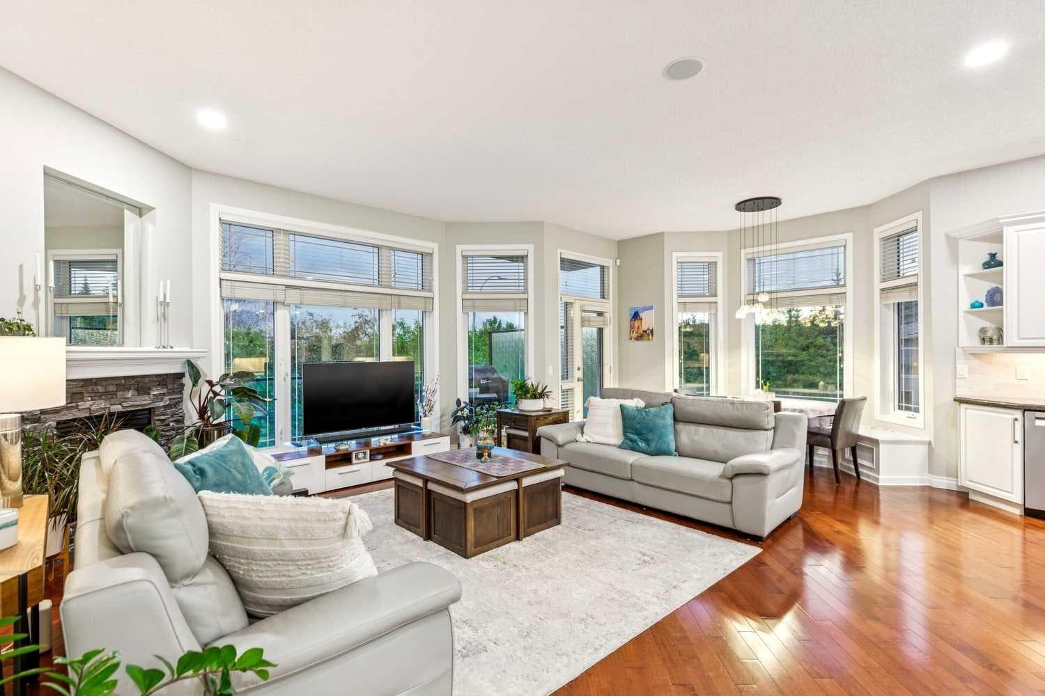 5 Royal Crest Terrace NW