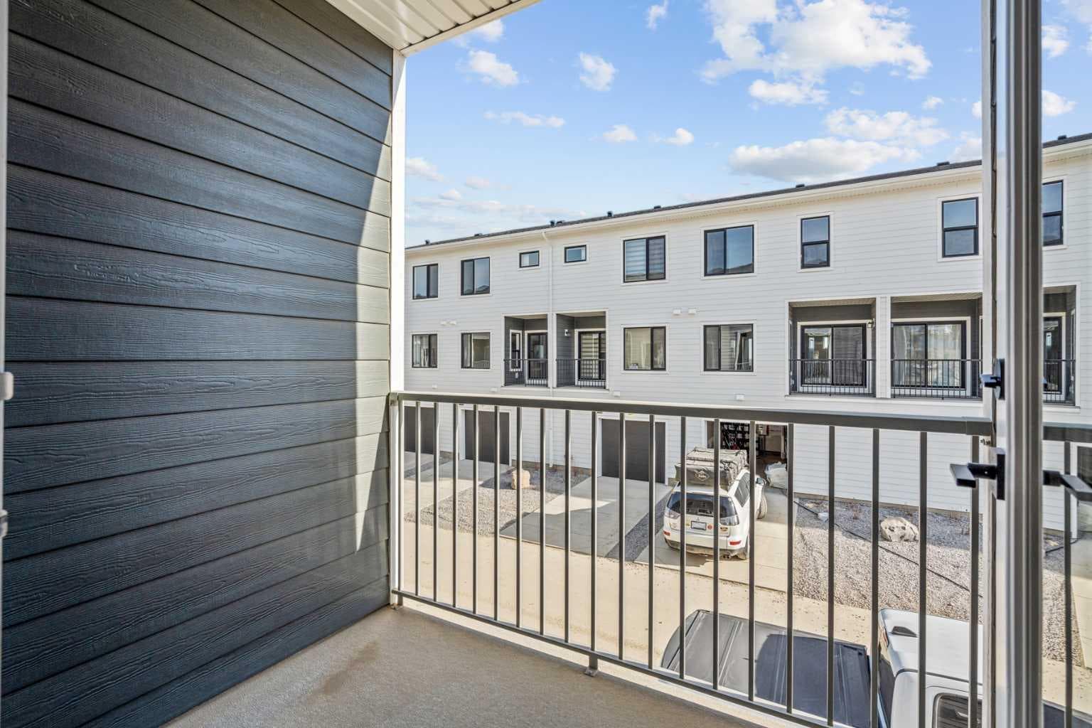 1207, 25 Wildwoods Court SW