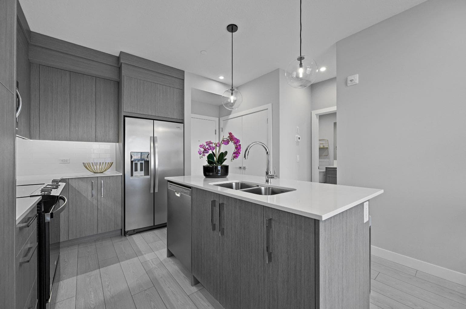 1521, 63 Corner Glen Crescent NE