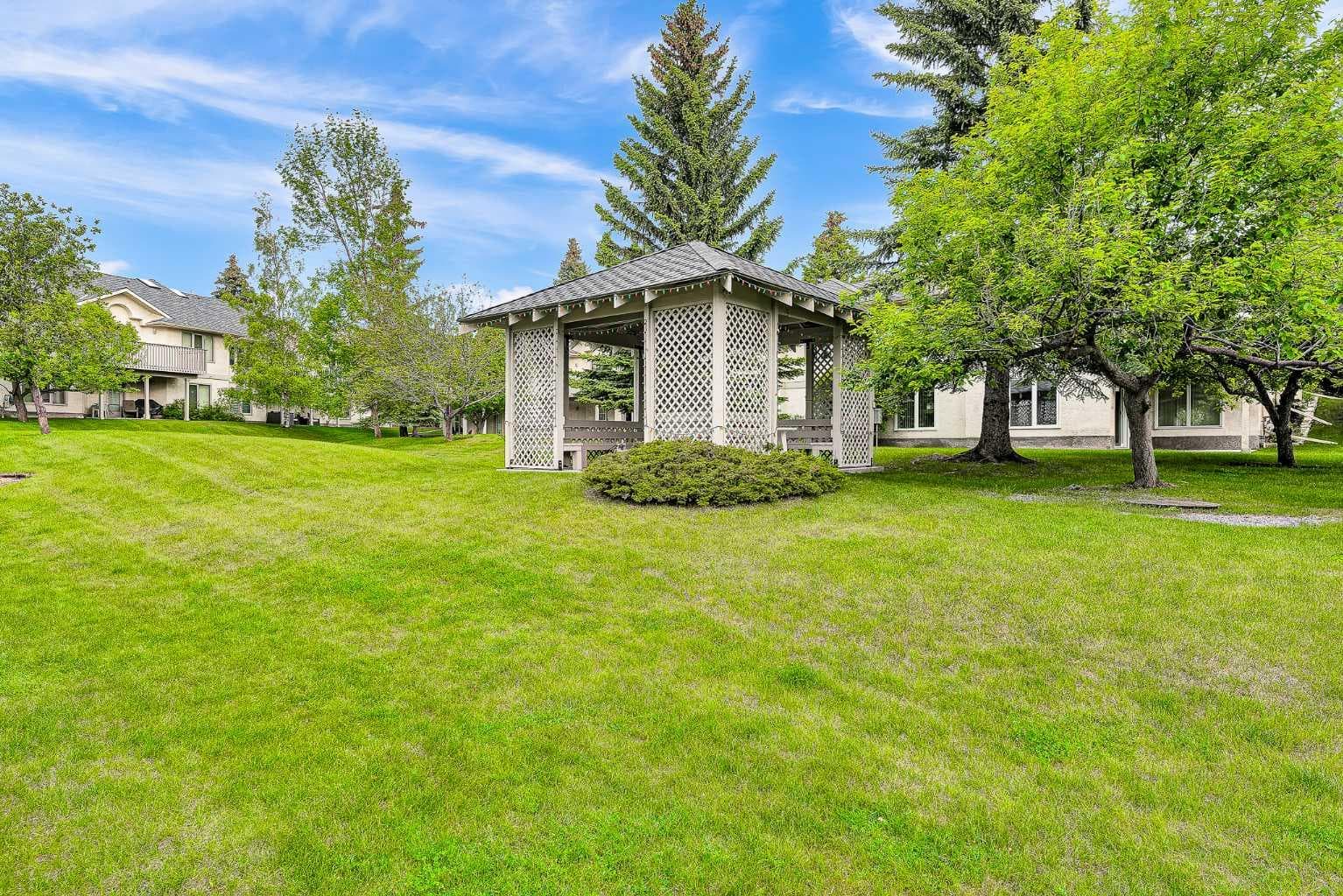 8 Edgepark Villas NW