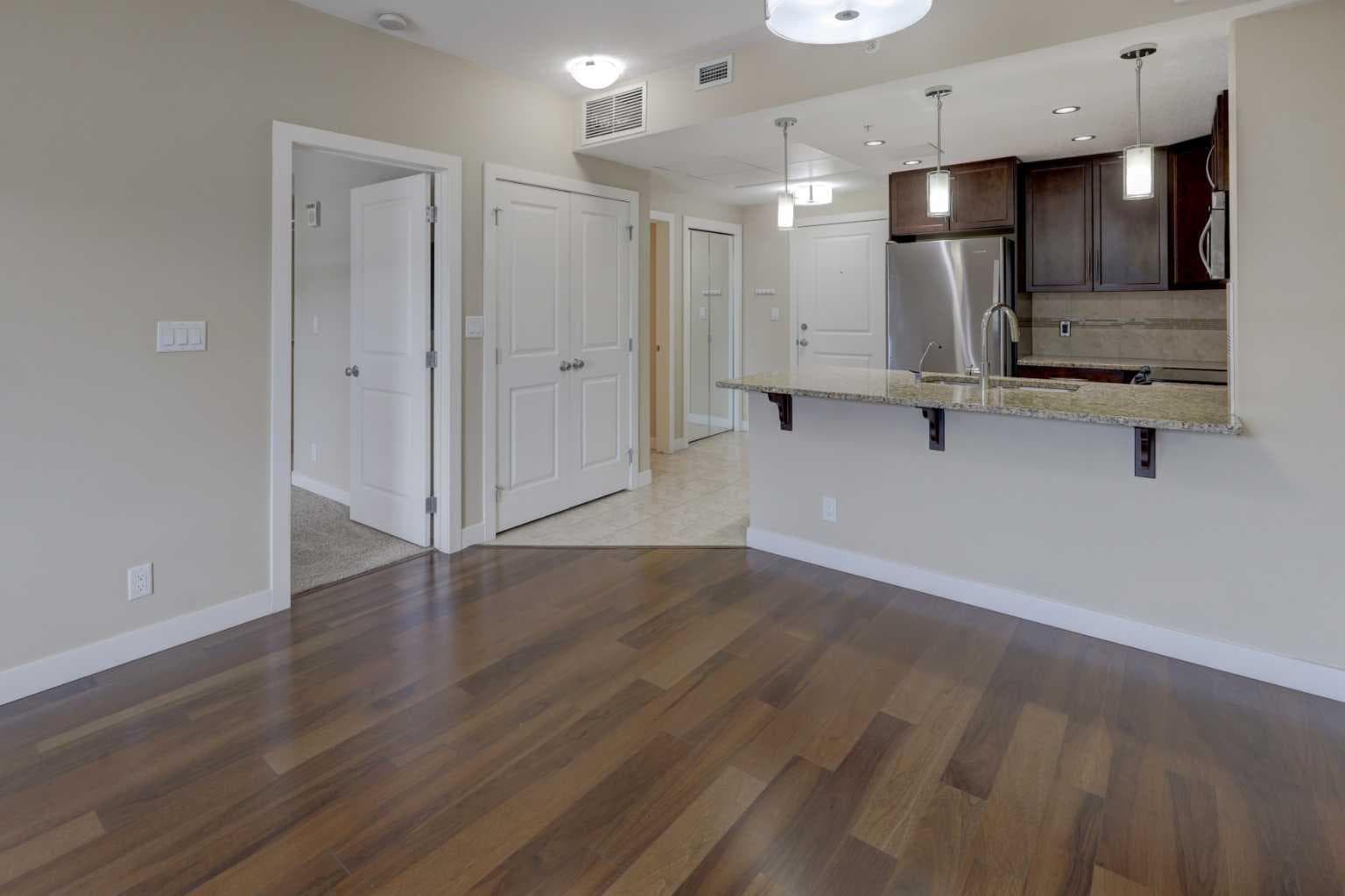 206, 16 Varsity Estates Circle NW