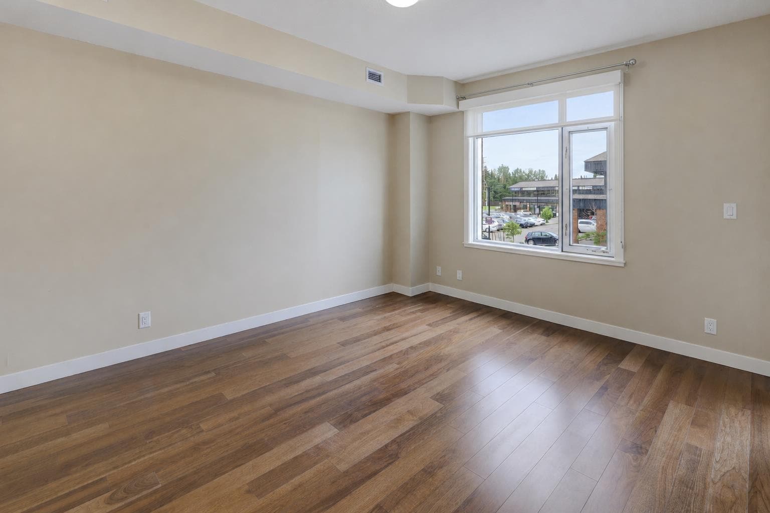 206, 16 Varsity Estates Circle NW