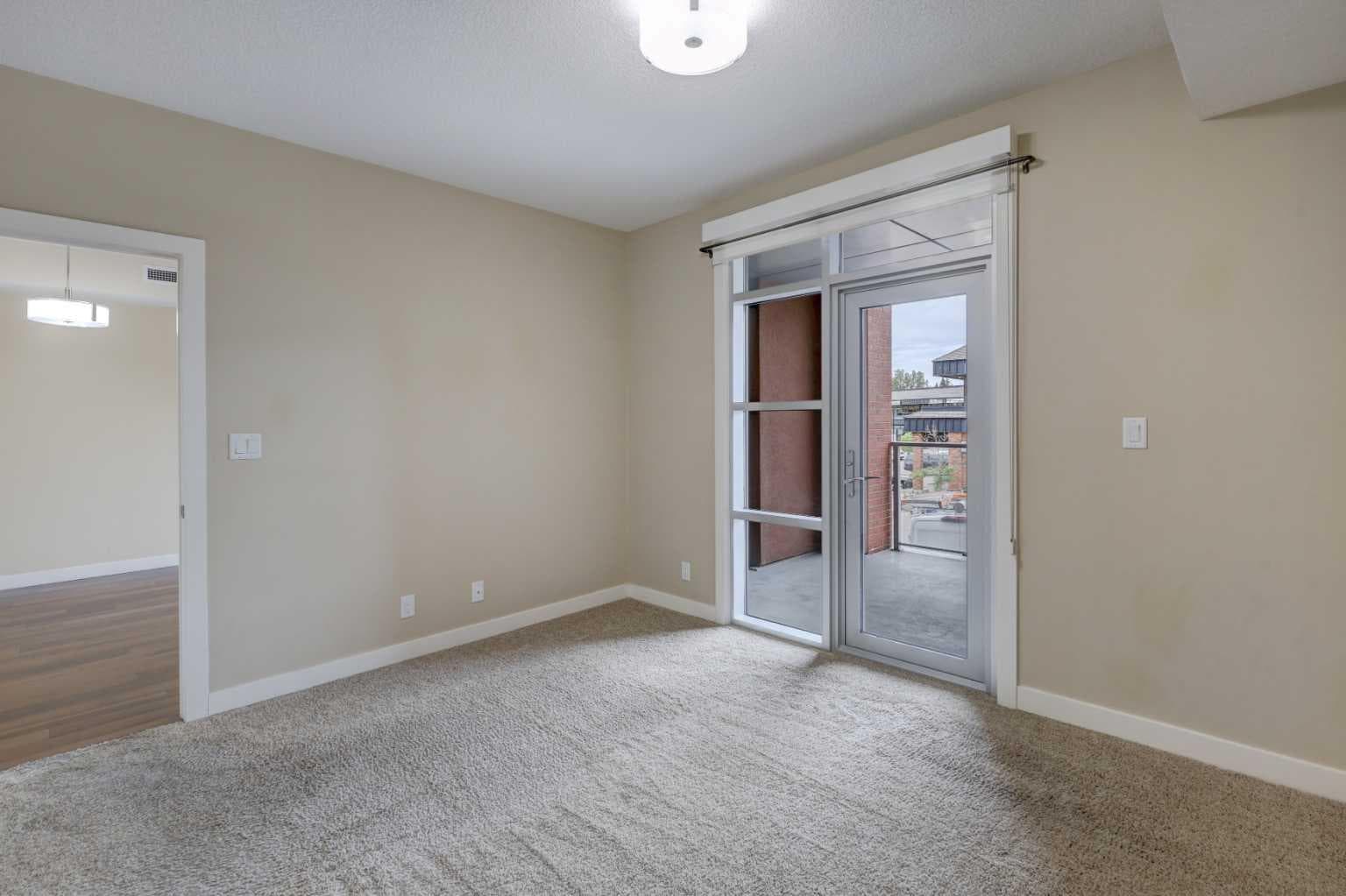 206, 16 Varsity Estates Circle NW
