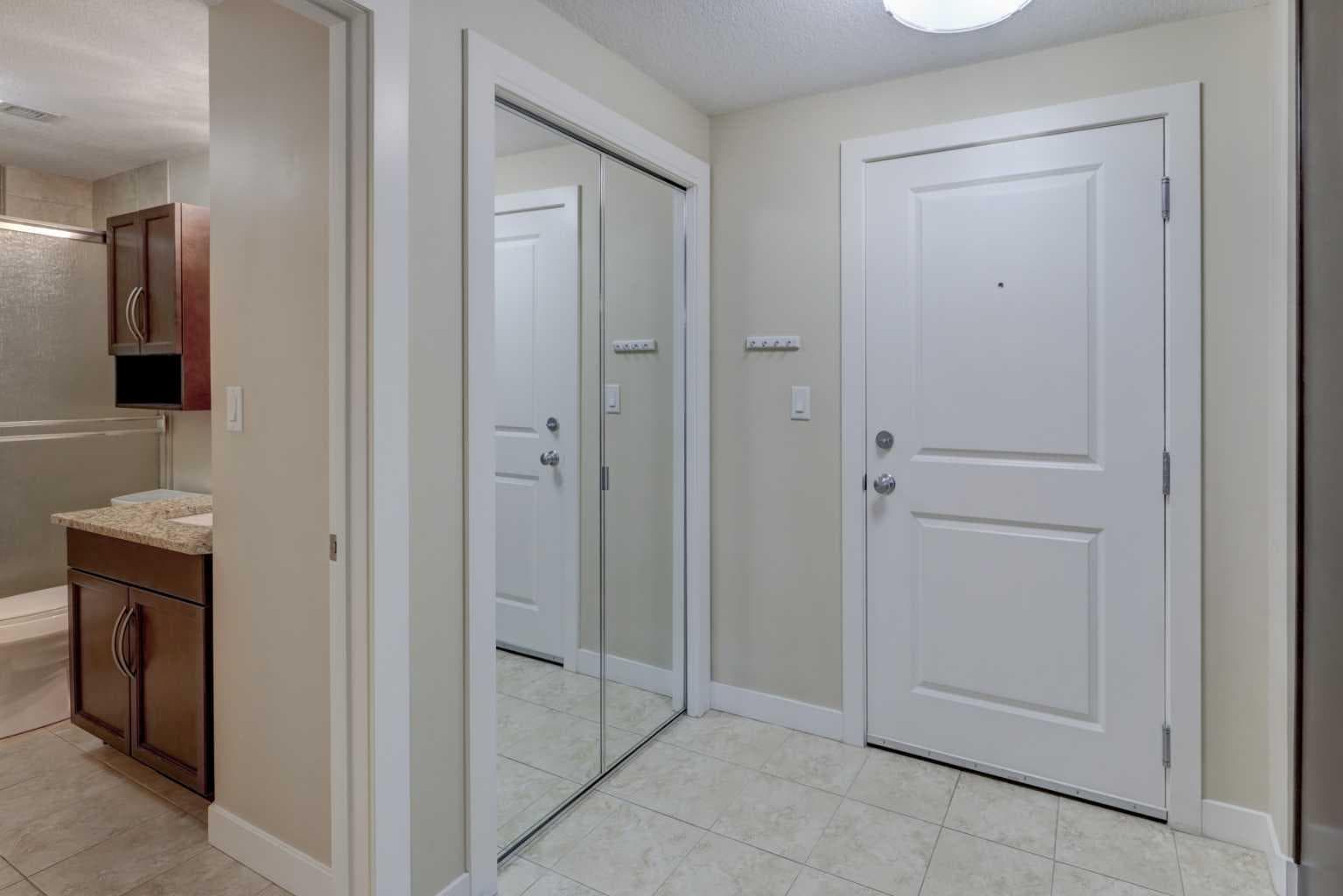206, 16 Varsity Estates Circle NW