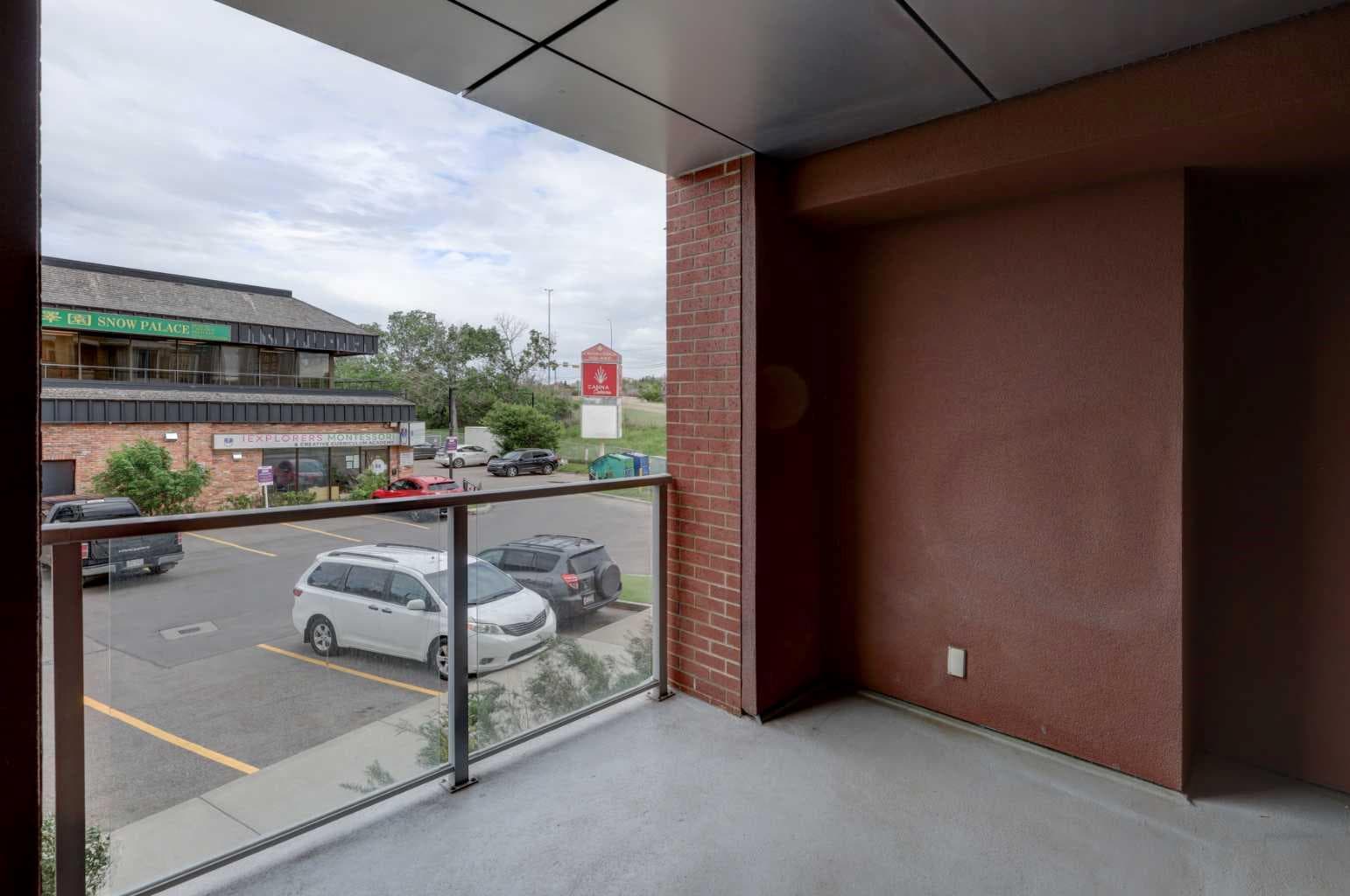 206, 16 Varsity Estates Circle NW