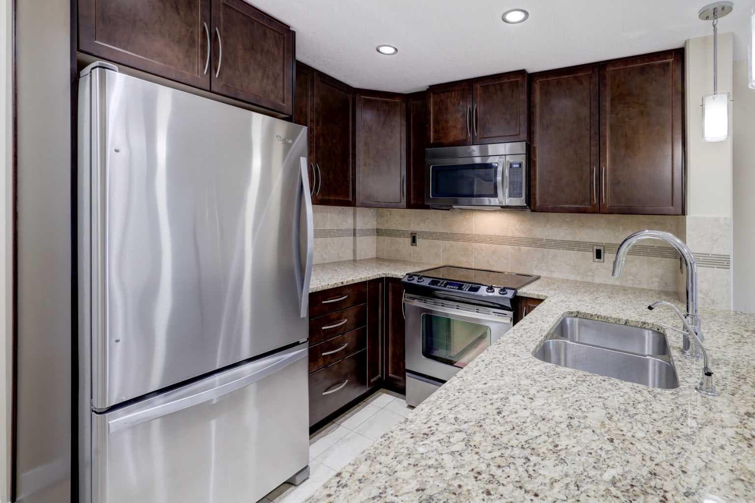 206, 16 Varsity Estates Circle NW