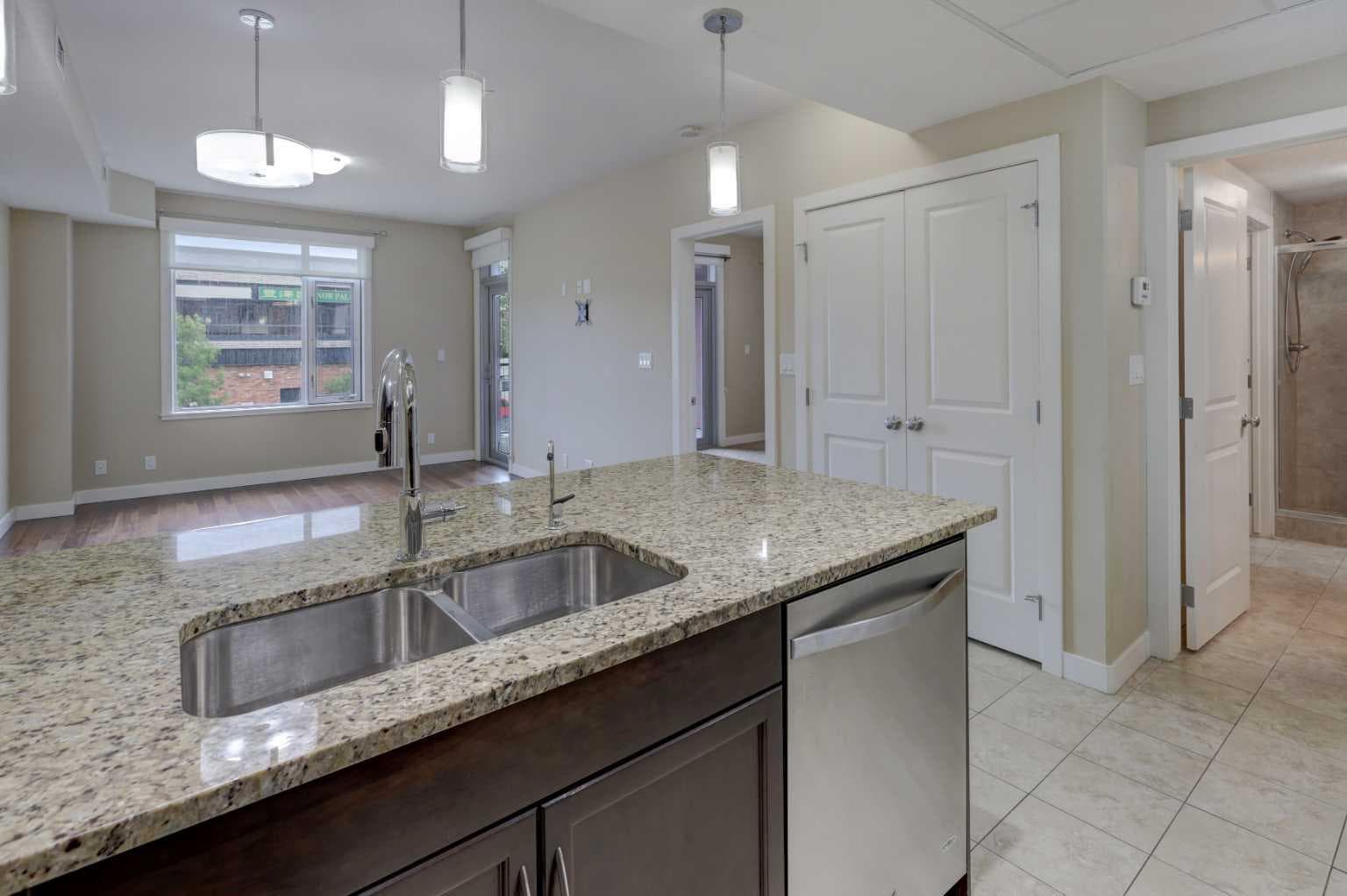 206, 16 Varsity Estates Circle NW