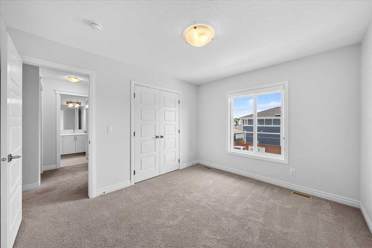 75 Midgrove Drive SW