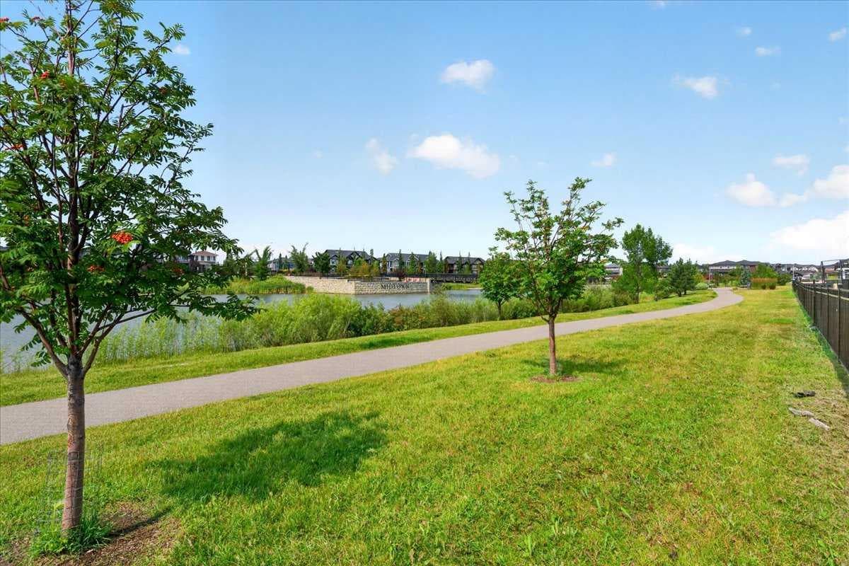 75 Midgrove Drive SW