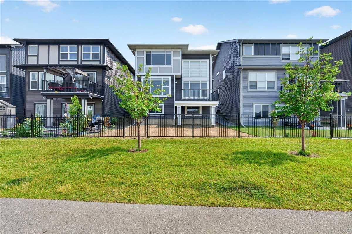 75 Midgrove Drive SW