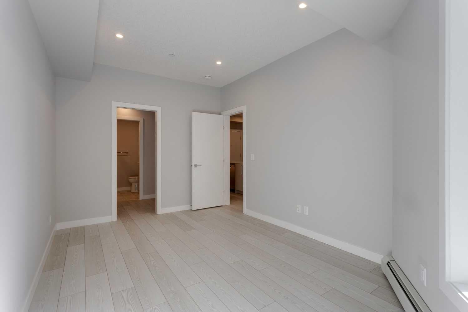 206, 8370 Broadcast Avenue SW