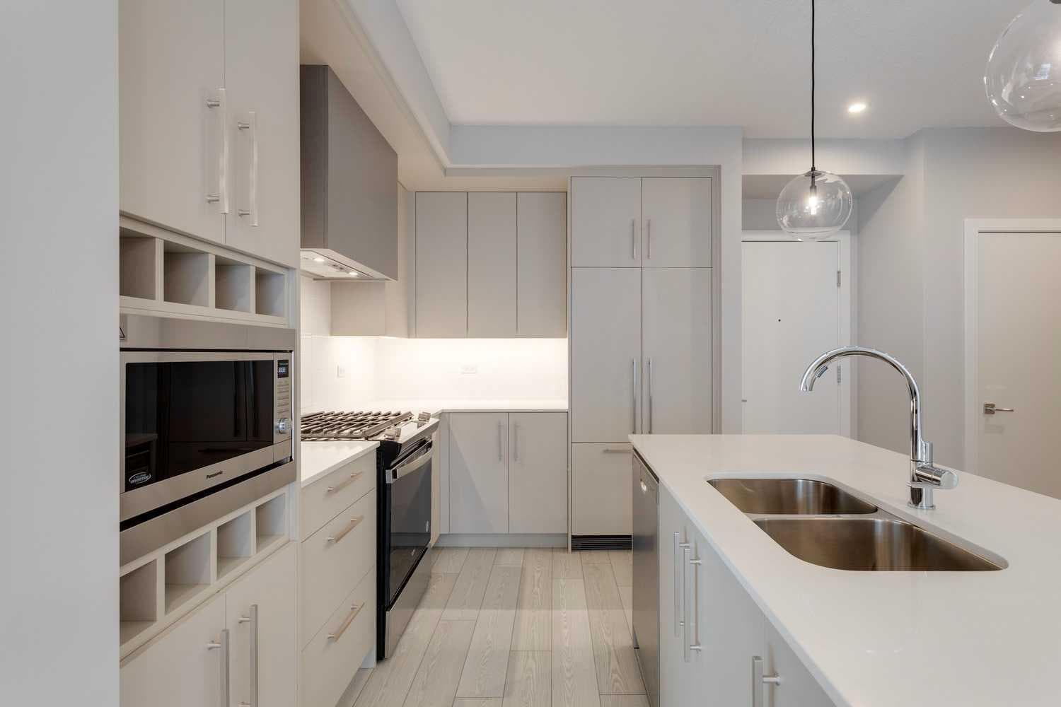206, 8370 Broadcast Avenue SW