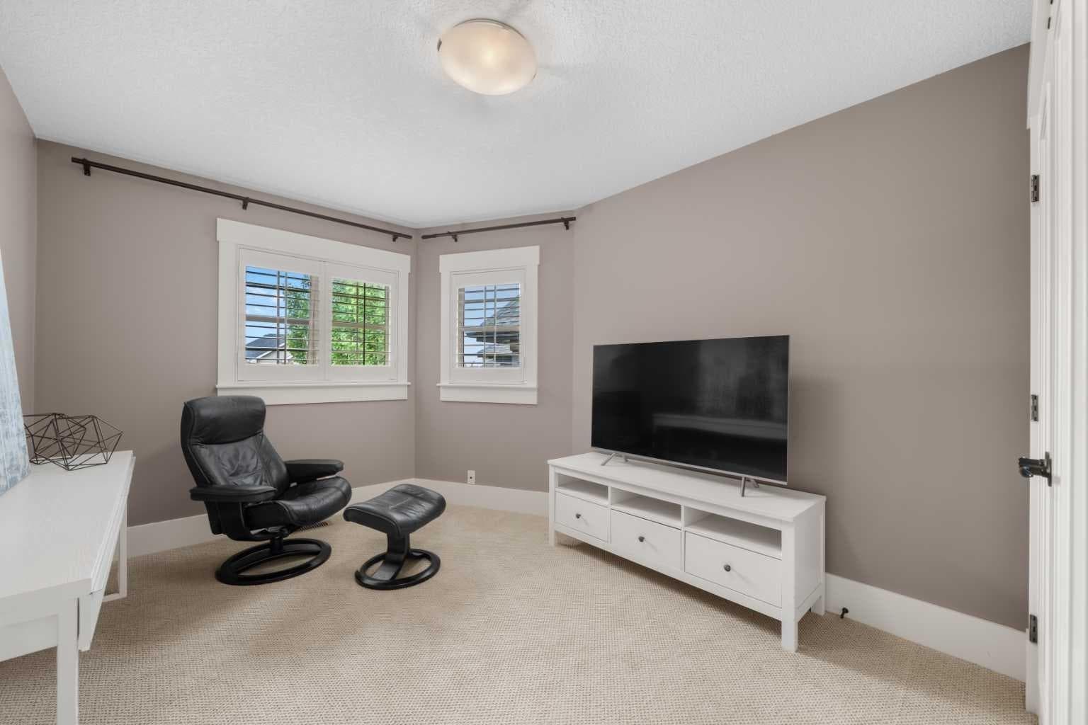 11 Aspen Cliff Place SW